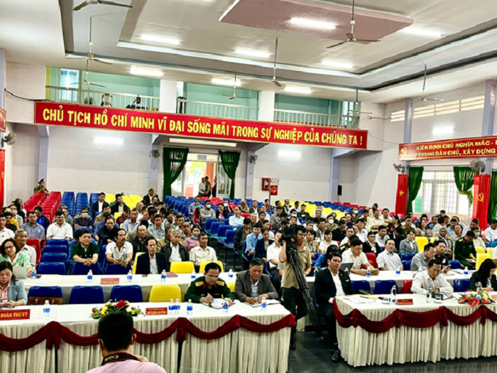 Doan dai bieu quoc họi tinh tiep xuc cu tri tại huyen Ea Hleo 2